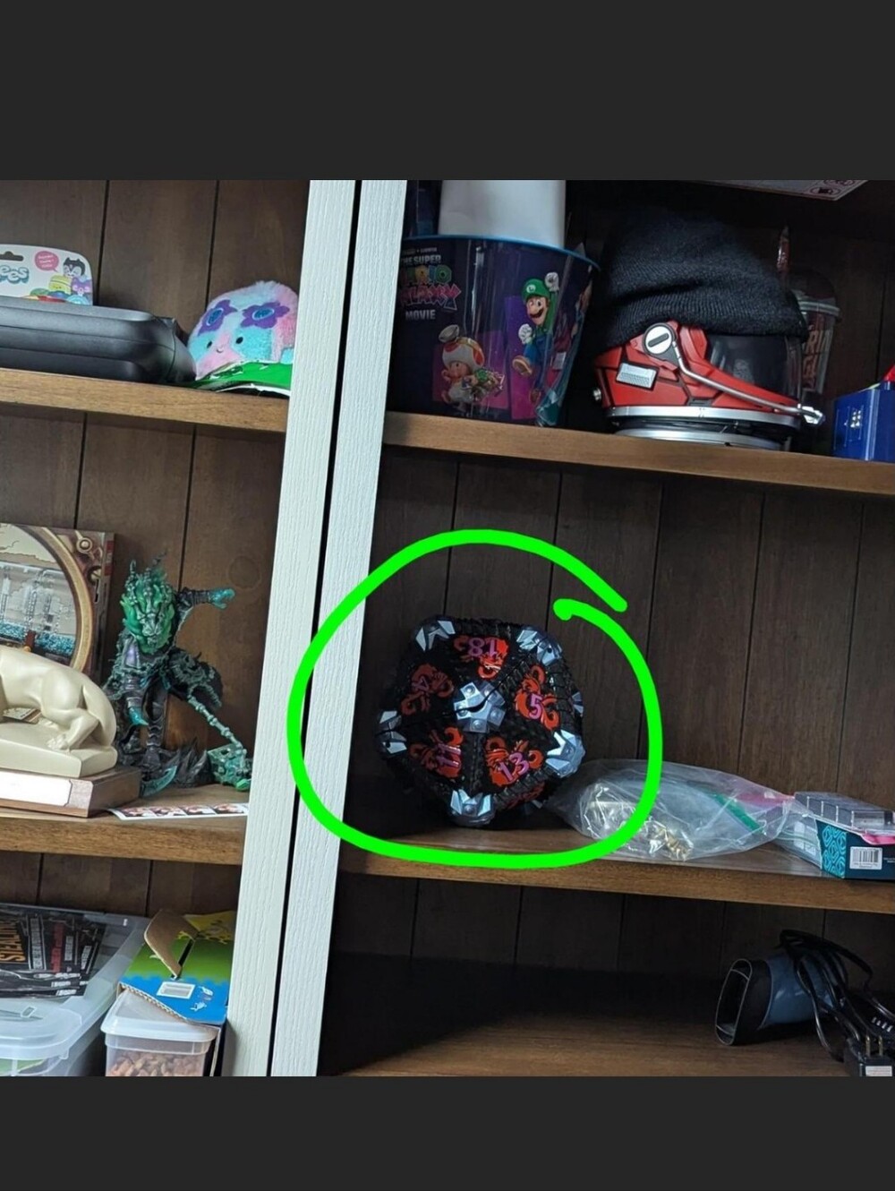 Dungeons & Dragons Honor Among Thieves movie collectible popcorn bucket d20 die